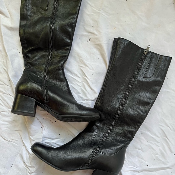 Born Black Leather Heeled Boots - Picture 6 of 7